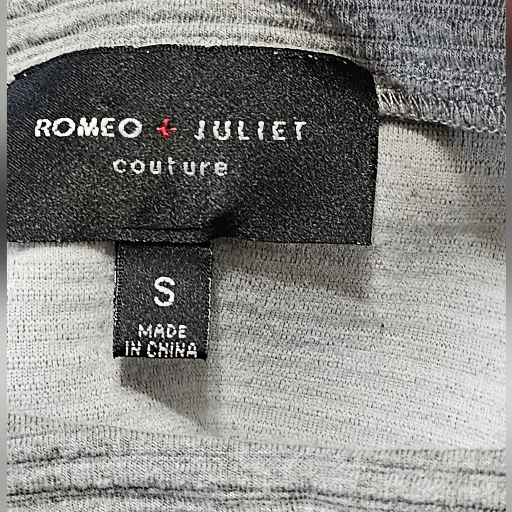 Romeo + Juliet Couture Small Gray Navy Striped 2-in-1 Layered Sweater Investment - Picture 4 of 7